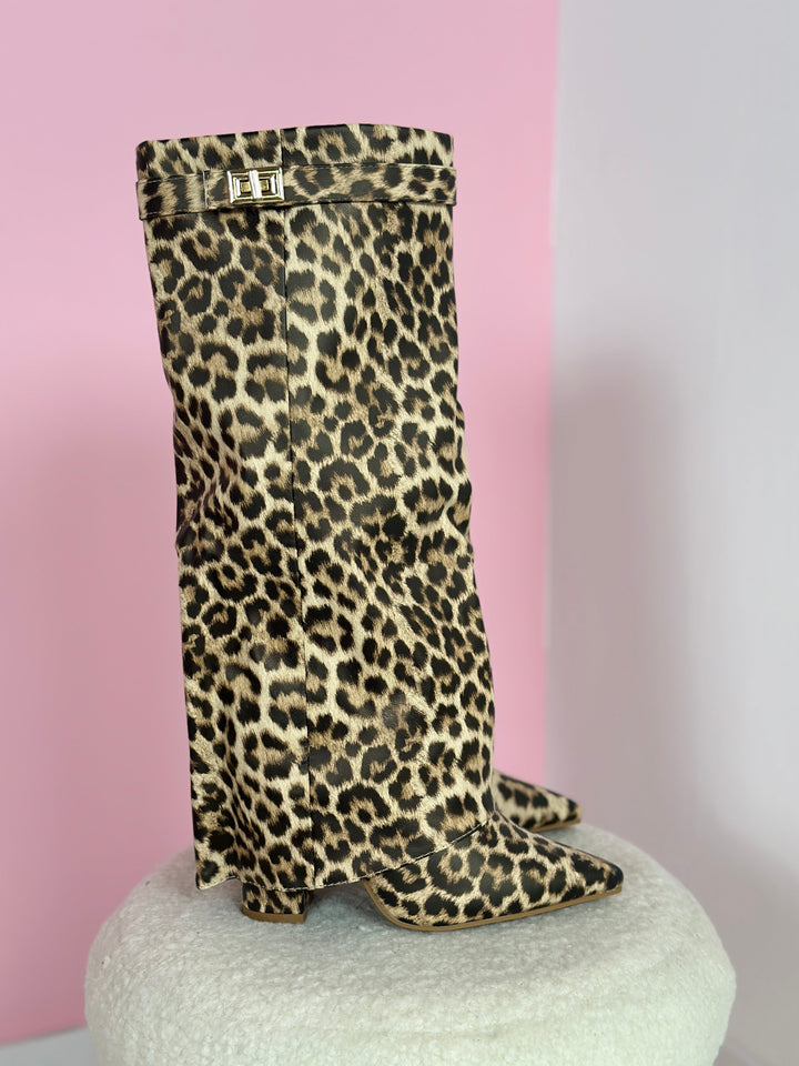 Félicie – Leopard Print Pointed-Toe Knee-High Boots