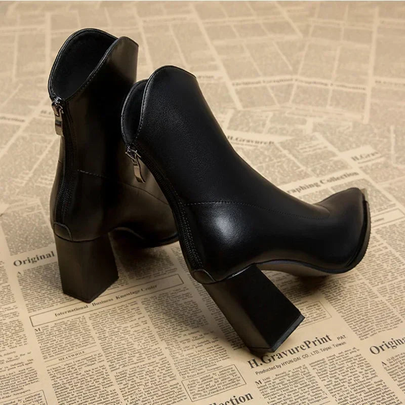 Noémie – Chelsea Ankle Boots with Metallic Toe