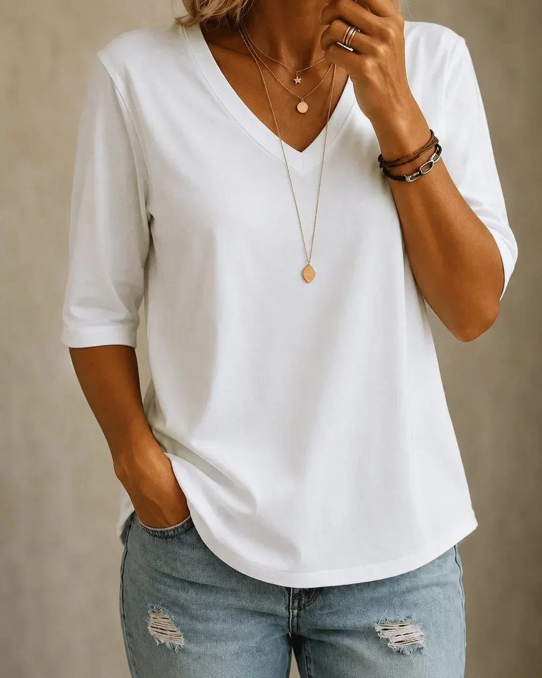 AURELIA | CLASSIC V-NECK TEE - White