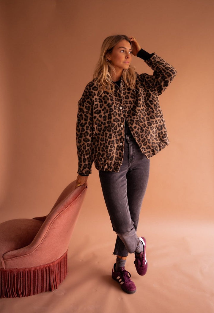 Evelyn | Women's Oversized Leopard Print Snap-Button Quilted Jacket